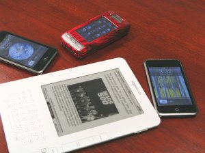 Scientists have developed a test for evaluating and improving the performance of smudge- and glare-resistant screens used in smart phones, portable media players and other devices. Credit: The American Chemical Society