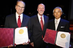Louis Brus and Sumio Iijima received the Kavli Prize in nanoscience at an award ceremony in Oslo, Noway in September 2008. In the middle Fred Kavli who initiated the prize. Photo: Håkon Mosvold Larsen/Scanpix