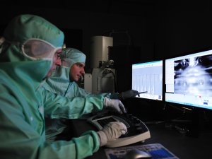 The transistors are produced under clean-room conditions in the Firstlab. (Photo: O. Ostinelli/ETH Zurich)