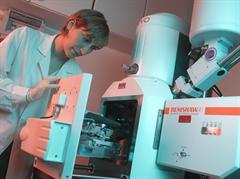 SEM-Raman-Anlage von Renishaw