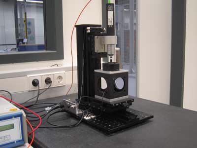 View of the out-of-plane actuation measurement set-up placed on the stone table with pneumatic shock absorber system.