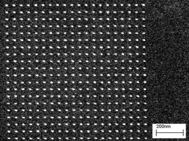 Pillar array exposed at 0.42 fC per pillar.