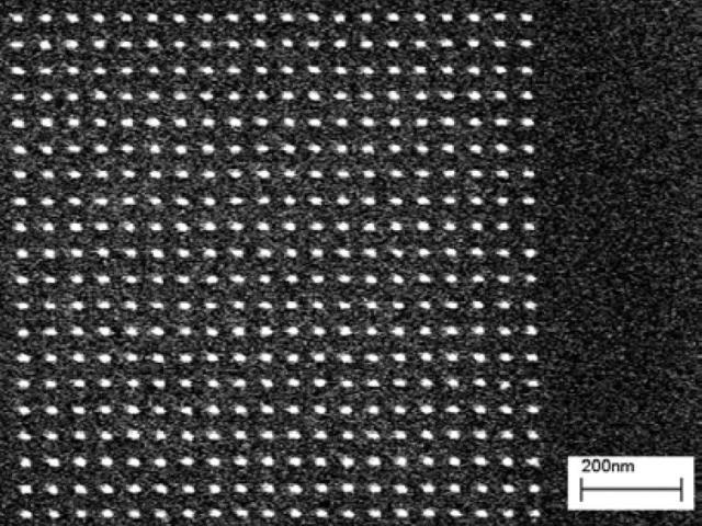 Pillar array exposed at 0.70 fC per pillar.