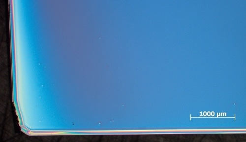 Corner of a sample prepared with EBL resist for control in LM.