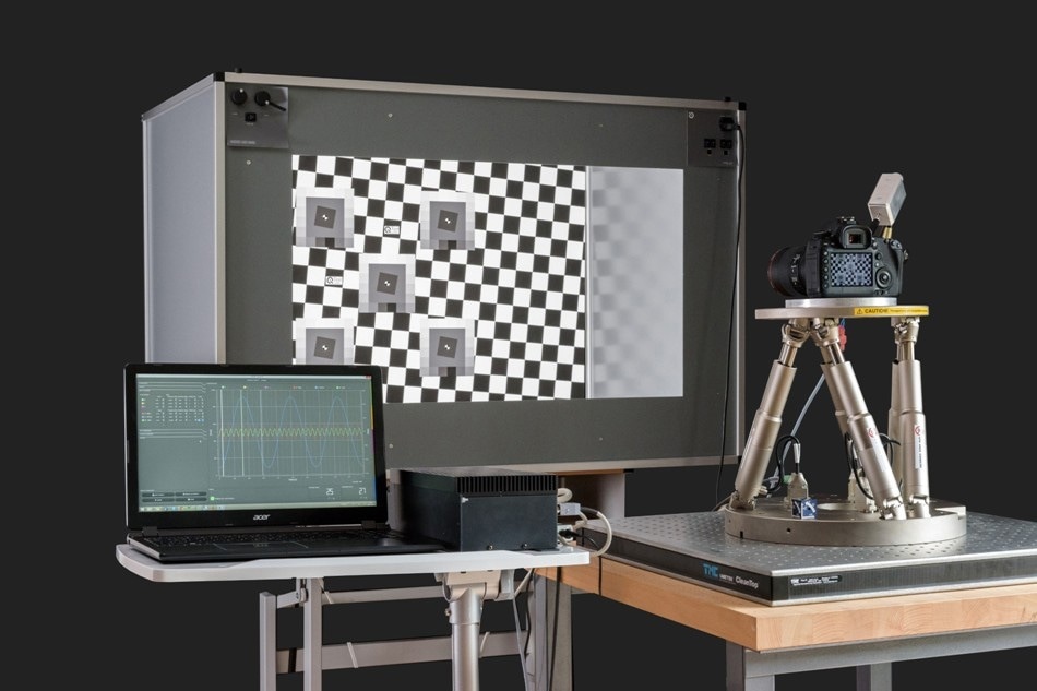 H-840 Hexapod in a camera image stabilization testbed with STEVE 6D (Stabilization Evaluation Equipment) system. (Image: Image Engineering)