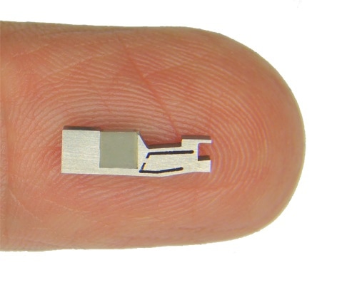 Q-motion piezo inertia motors are extremely small. They allow the design of nanometer-precision mechanisms with scaled-down dimensions that were unthinkable a few years ago – ideal for integration into miniaturized instrumentation.