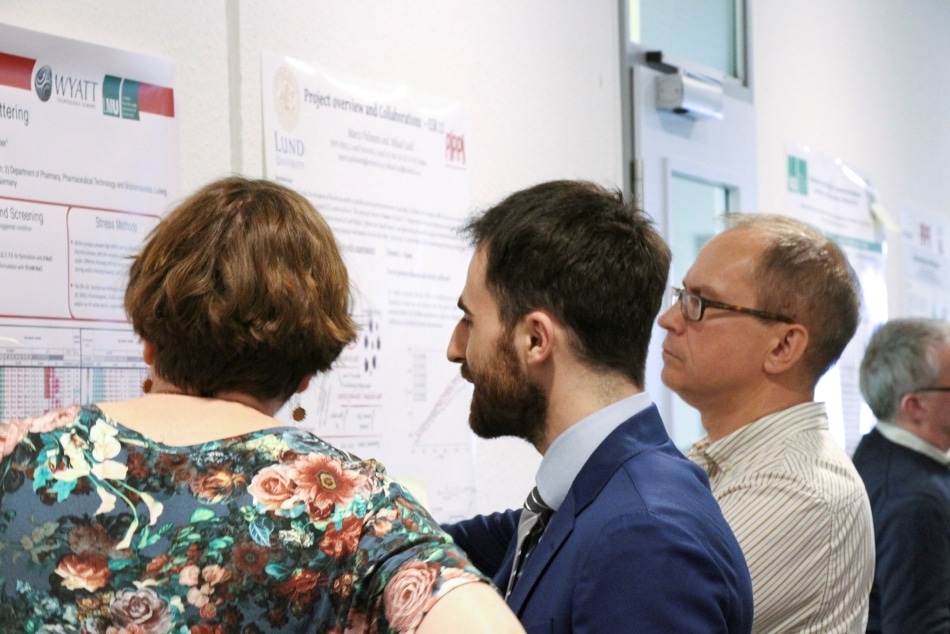 Explaining his research to attendees of Wyatt’s workshop on protein characterization in Dernbach.