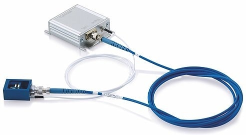 Optional fiber light source to minimize heat: light from an external source is coupled into the sensor head via an optical fiber, replacing the internal diode.