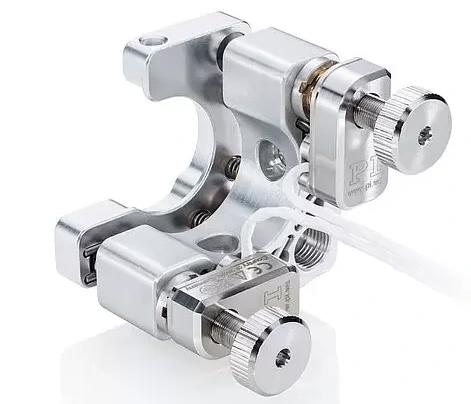 A vacuum compatible motorized kinematic mirror mount