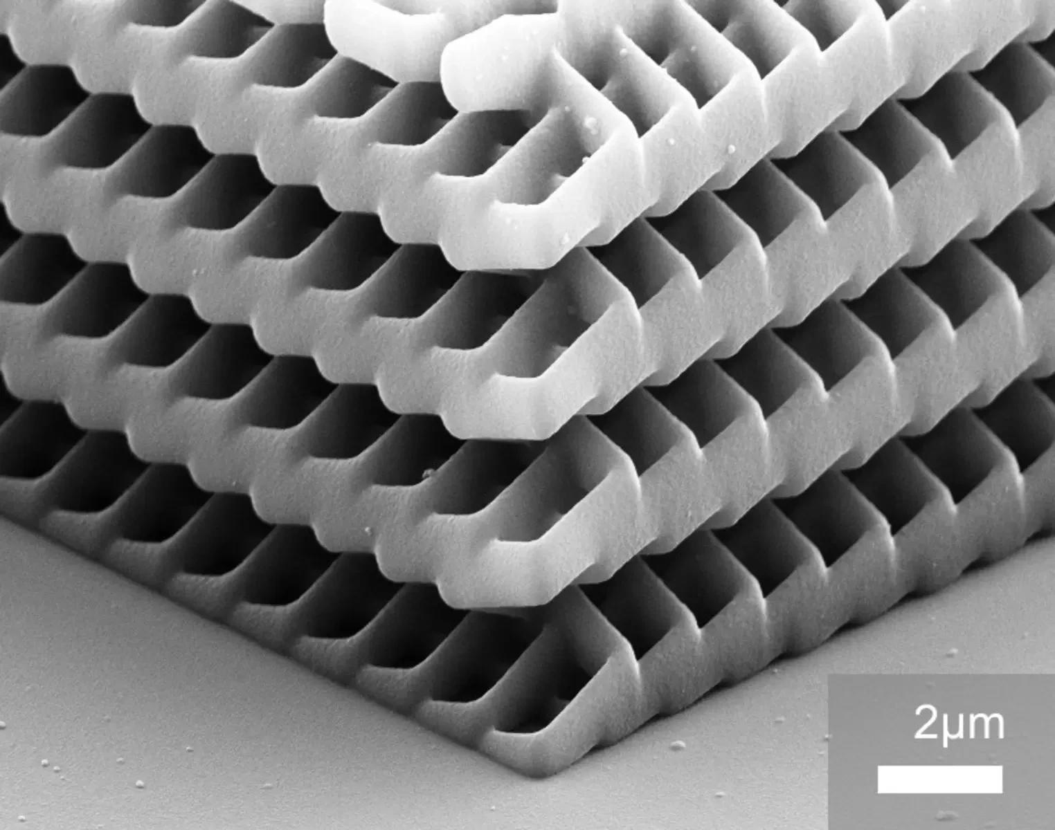 Photonic crystal produced with laser lithography