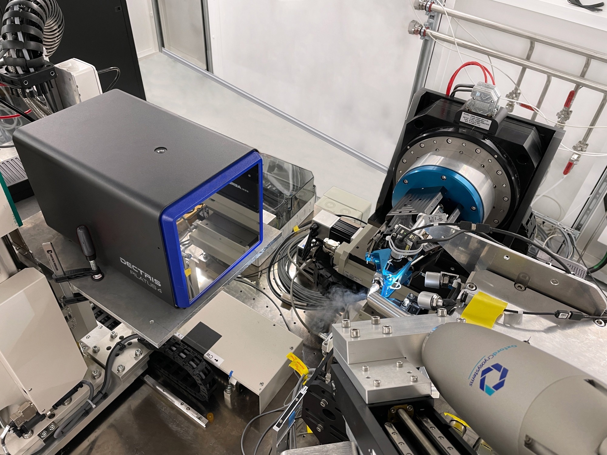 A DECTRIS PILATUS4 CdTe 1M detector prototype at the Swiss Light Source (SLS).