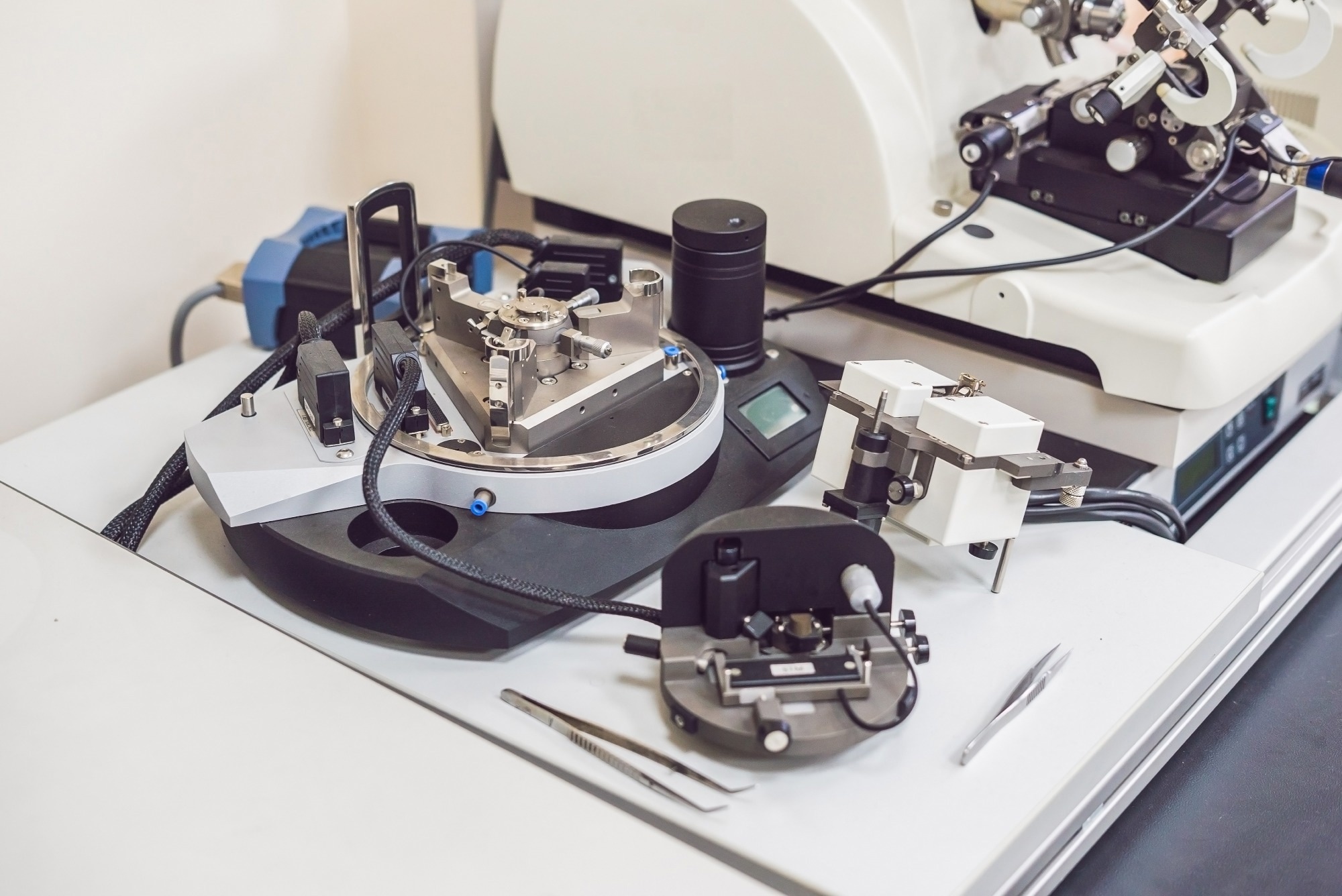 Close up image on an in air atomic force microscope and implements used to conduct sample images.
