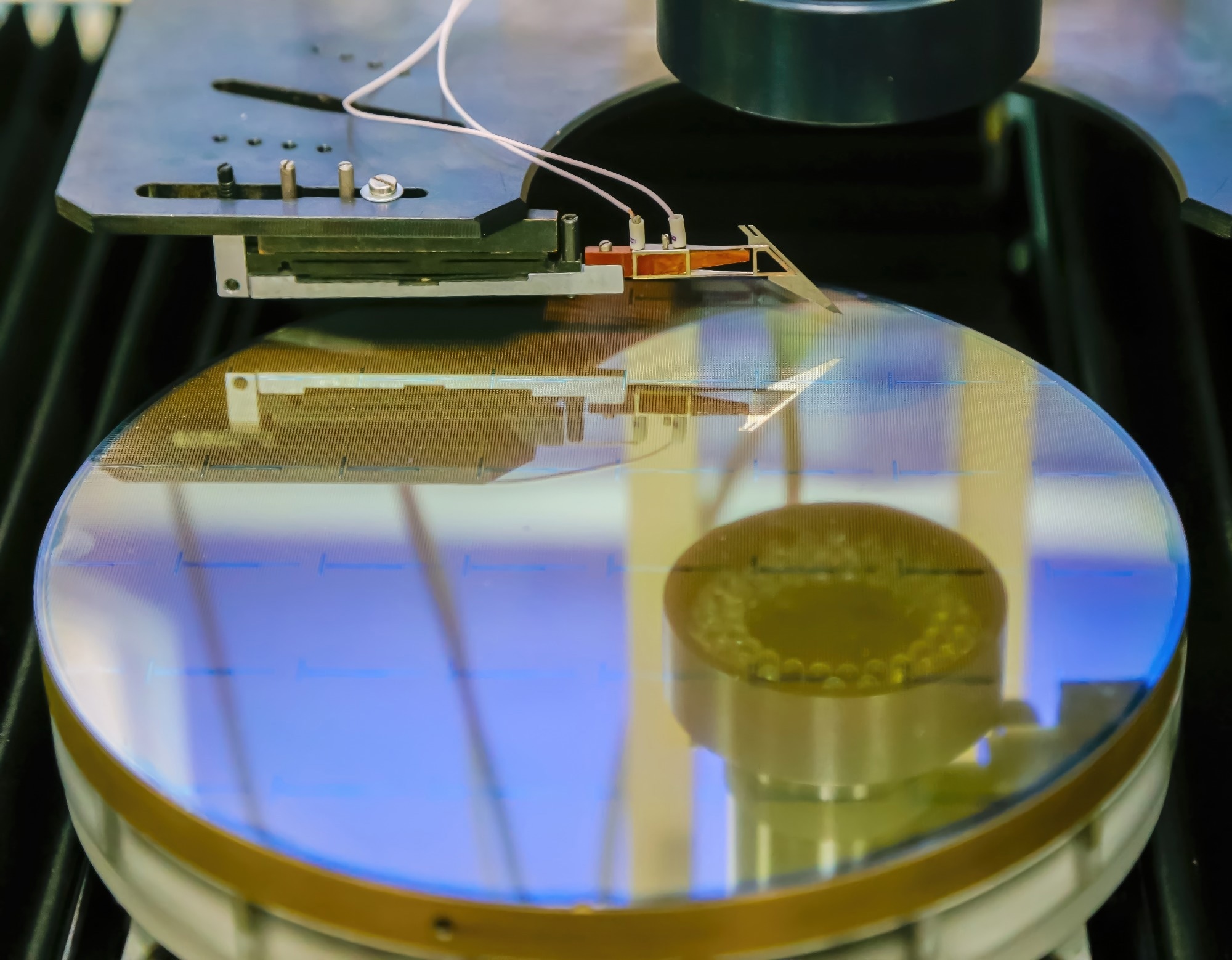 High-tech equipment working on silicon wafers in a cleanroom environment illustrates cutting-edge semiconductor manufacturing methods.