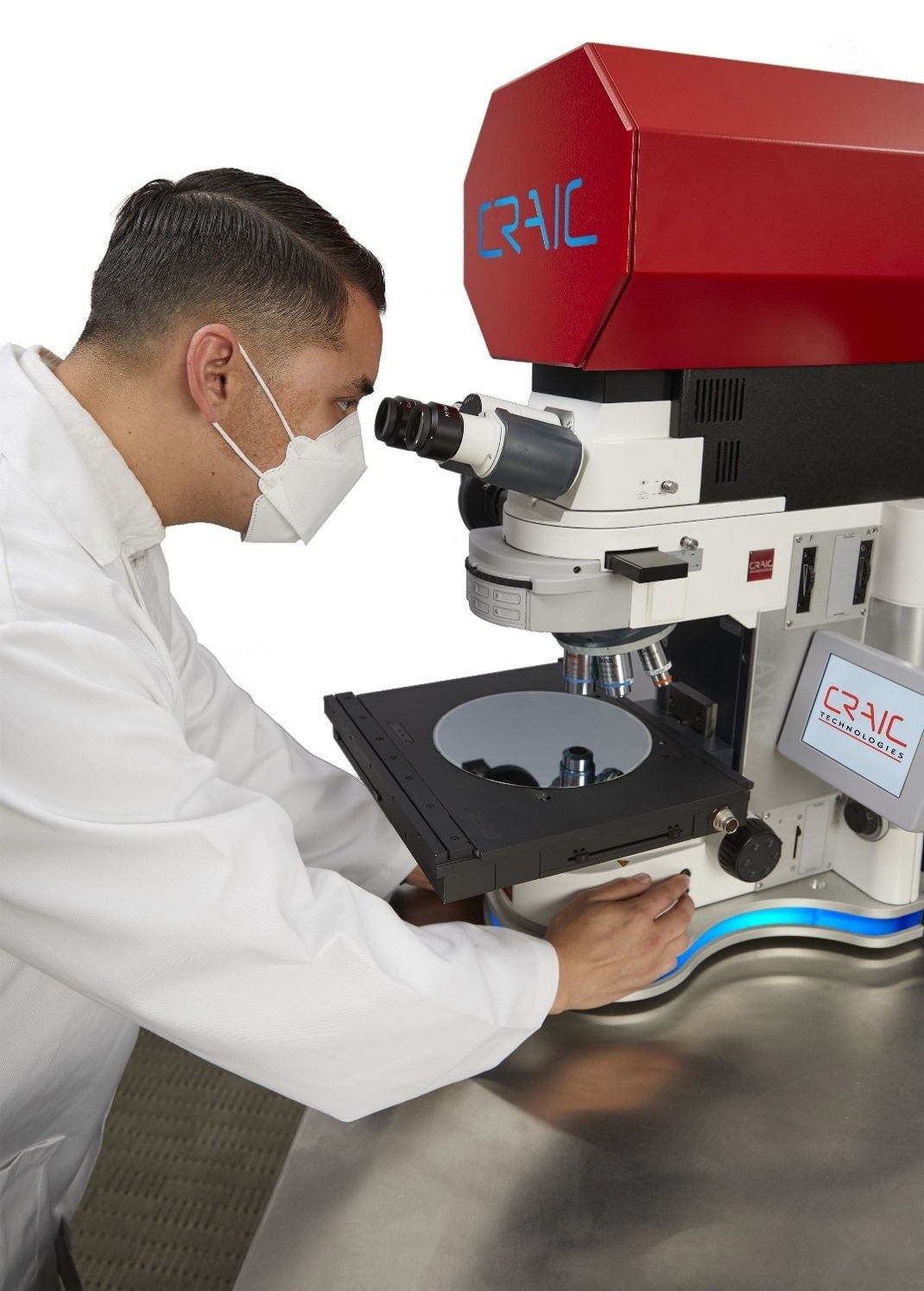 A microscope is integrated with a spectrophotometer so that UV-Visible-NIR range spectra can be taken from microscopic samples