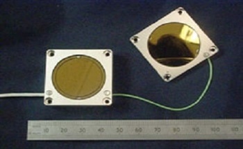 Capacitive Displacement Sensor – Design and Characterisation of a Long Range, Low Noise Non-Contact Position Senors