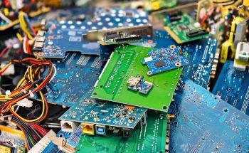 Sustainable Recovery of Rare Earth Elements with Cellulose Nanocrystals