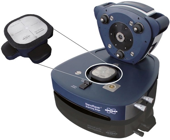 Seamless handling for preparation and imaging with the transportable sample scanner. Prepare the sample conveniently on the bench and load into the NanoRacer to image.