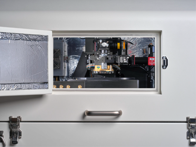 Vista 300 for Nano-Chemical Characterization