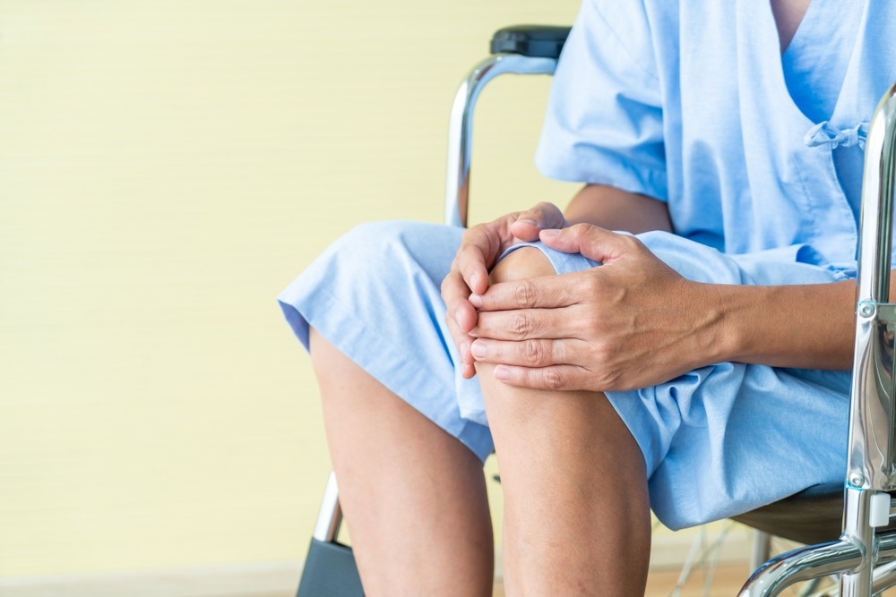 Nanomaterial-Coated Titanium Alloy Improves Muscle Joint Regeneration