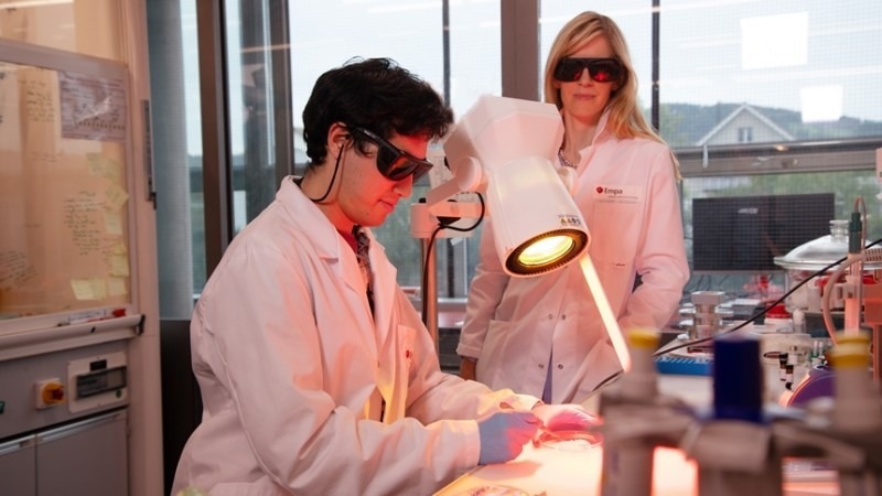 Intelligent Laser Wound Soldering Using Nanothermometers