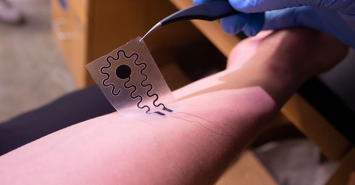 Soft, stretchable electrode recreates sensations of vibration or pressure on the skin through electrical stimulation.