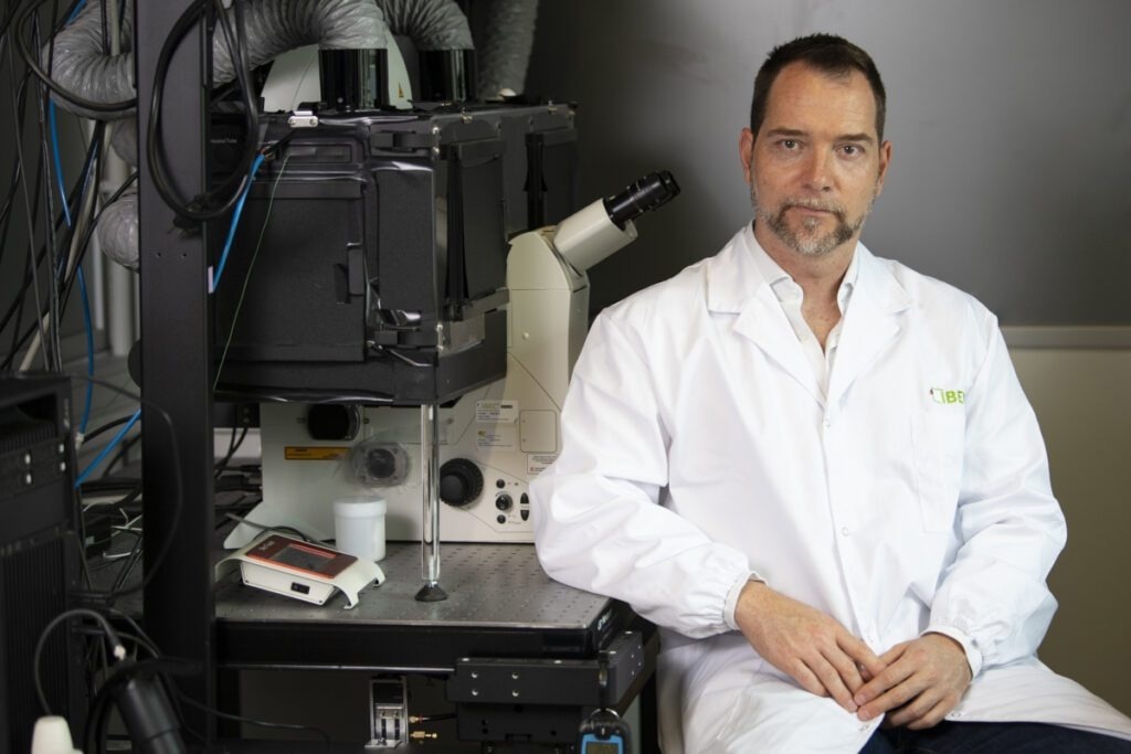 Samuel Sánchez at IBEC laboratories