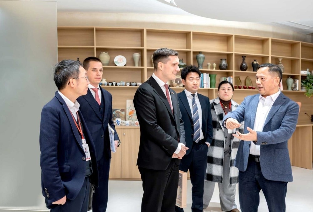 H.E. Mr. Máté Pesti, Ambassador Extraordinary and Plenipotentiary of Hungary to the People’s Republic of China, Visits Cubic Sensor and Instrument CO., Ltd.
