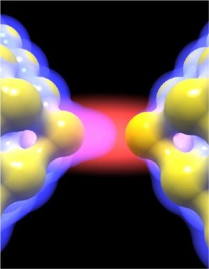 Gold Nanotips Concentrate Light from Laser and Amplifying it by 1,000 Times