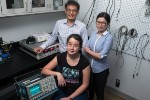 Ultrafast Laser Pulses Induce Atoms in Gold Nanodisks to Vibrate