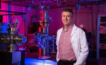 Spontaneous Mechanical Buckling Observed in Freestanding Graphene