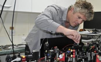 Nanoantenna Lighting-Rod Effect Allows Speedy Optical Switches