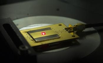 Researchers Develop Nano-Radio Out of Atomic-Scale Defects in Pink Diamonds