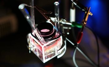 New Tunable Nanoparticle Layer can Switch Between a Mirror and Window