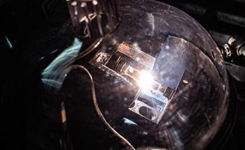 Flashing Graphene for Use in Electronic and Optical Nanodevices