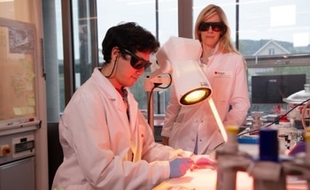 Intelligent Laser Wound Soldering Using Nanothermometers