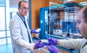Cornell's Lawsone-Coated Cotton Bandages Show Potential