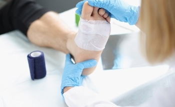 Nanofiber Dressings Tackle Inflammation and Infection in Diabetic Wounds